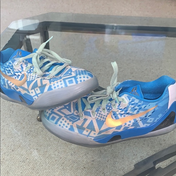 kobe 9 em hyper cobalt